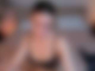 Live cam show with Ari - Pretty on livesuperchat.net