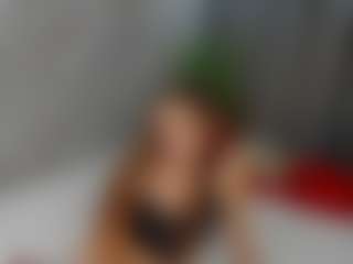 Live cam show with Ari - Pretty on Camsoda
