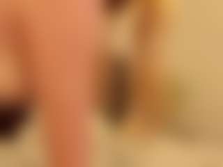 Live cam show with Ari - Pretty on sexylivex.com