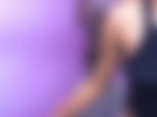 Live cam show with Celeste-Hills - Middle Aged on live18s.com
