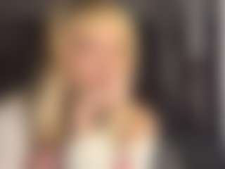 Live cam show with MariKavaney - Middle Aged on Dolls Live