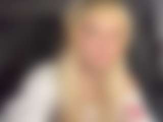Live cam show with MariKavaney - Middle Aged on liverealitysex.com