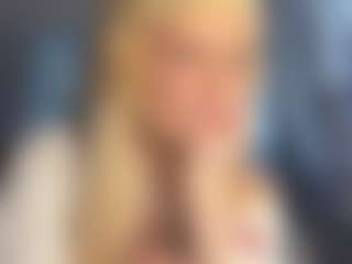 Live cam show with MariKavaney - Middle Aged on StripNow