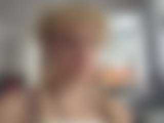 Live cam show with MariKavaney - Blonde Hair Middle Aged on SpunkLive