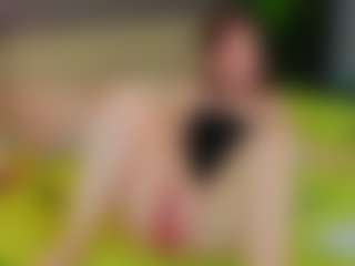 Live cam show with Gloria - Red Hair on TeamSkeetLive