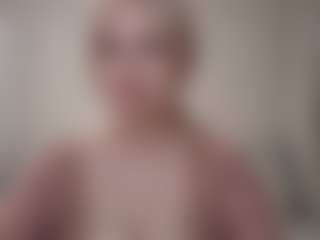 Live cam show with Flora - Upskirt on SinfulBabes