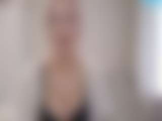 Live cam show with Flora - Thin on SxyPornLive