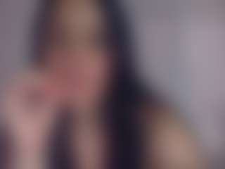 Live cam show with Melany Lewis - Average on Camiplay Live