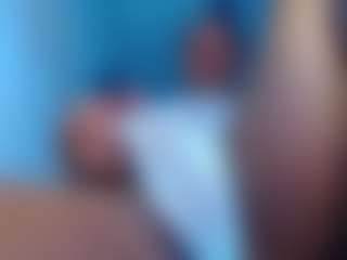 Live cam show with Ebony-DickTS - Average on TeamSkeetLive