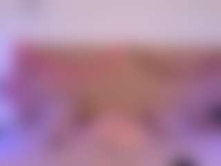 Live cam show with Lara Rous-Pretty - Big Balls on wildcum.com