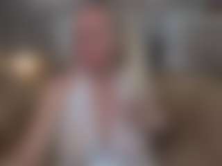 Live cam show with VictoriaNotti - New Mature on Milf Play