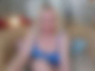 Live cam show with VictoriaNotti - Middle Aged on Milf Play