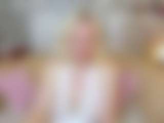Live cam show with VictoriaNotti - Blonde Hair MILF on CamSextacy