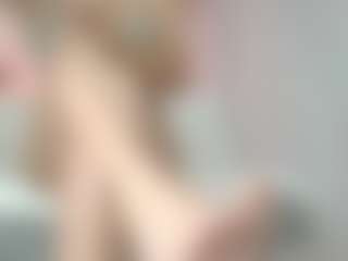 Live cam show with Emmi-cam - Orgasm on Camsoda