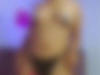 Live cam show with Emmi-cam - Camel Toe on livesuperchat.net