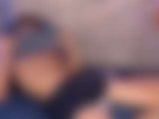 Live cam show with Jen and Dko - Facial Piercings on AdultVida.com