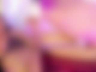 Naireth MILF webcam performer live streaming