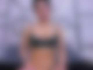 Live cam show with Rosse - Kisses on Camsoda