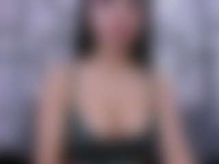 Live cam show with Rosse - Kisses on fapnchat