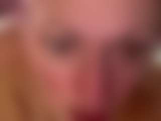 Live cam show with 1sweetLips6969 - Middle Aged on CamClone