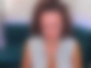 Live-Cam-Show mit KiraSteel - Average auf Camsoda
