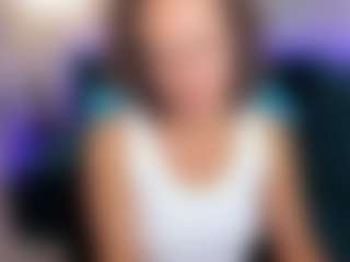 KiraSteel MILF webcam performer live streaming