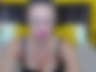 KiraSteel MILF webcam performer live streaming