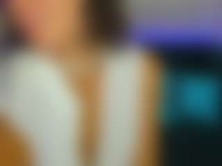 Live cam show with KiraSteel - Average on liverealitysex.com