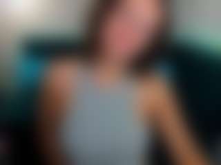 KiraSteel MILF webcam performer live streaming