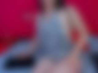 Live cam show with RoxanneBloom - Double Penetration on Latina Girls