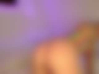 Live cam show with Emiora - Moaning on Camsoda
