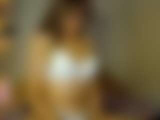 Live cam show with Emily - Bedroom Brown Hair on luckytryst.com