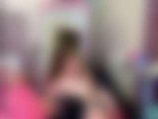 RoxyeSinner MILF webcam performer live streaming