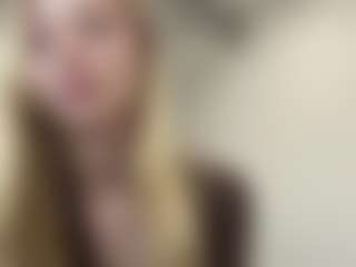 Live cam show with Dina - Genital Piercings on Uber Horny