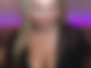 Live cam show with chloekiss - Blonde Hair Middle Aged on Dare Cams