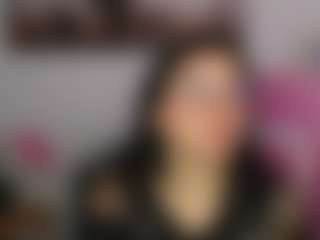 Live cam show with Nahia-Brm - Upskirt on Camiplay Live