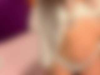 Live cam show with RefugioSlomba - Blue Eyes on Camiplay Live