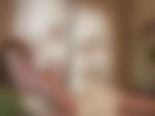 Live cam show with LuciWoolhouse - Middle Aged on StripNow