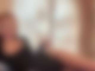 LuciWoolhouse MILF webcam performer live streaming