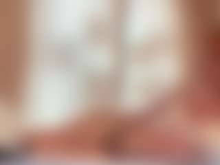 LuciWoolhouse MILF webcam performer live streaming