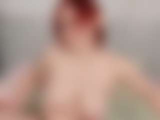 Live cam show with Red-RoxyFoxy - Average on livesuperchat.net