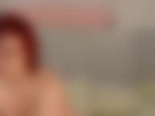 Live cam show with Red-RoxyFoxy - Average on fapnchat