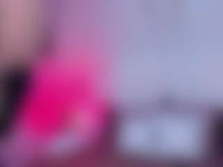 Live cam show with ElenaaFoster - Nipple Piercings on AdultVida.com