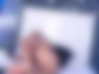 HunterBella MILF webcam performer live streaming