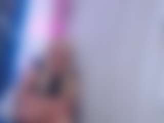 HunterBella MILF webcam performer live streaming