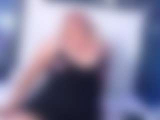 HunterBella MILF webcam performer live streaming