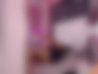 Live cam show with HunterBella - Middle Aged on Soda Cam