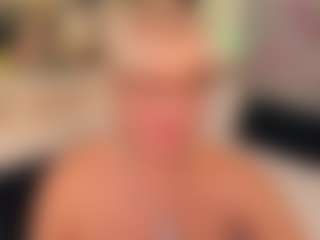 Live cam show with AnnaCoolidge - Striptease MILF on madthumbs