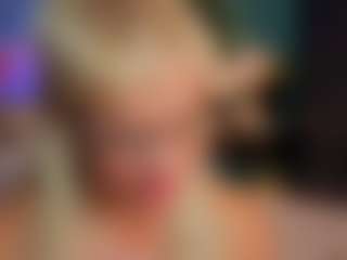 Live cam show with AnnaCoolidge - Mature on livesuperchat.net