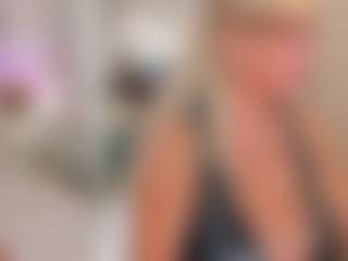 Live cam show with AnnaCoolidge - Striptease Granny on sexylive.show